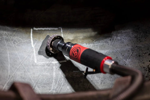 Air Tire Buffer With 7 Sixteenth Inch Hex Quick Change Chuck Low Speed Light Duty Polisher For Tires 3000 RPM 0.47 HP in use