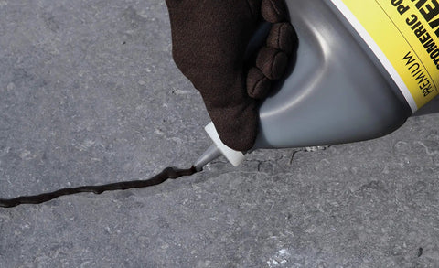 Applying Premium Elastomeric Asphalt Crack Filler And Sealant For Blacktop Repair Flexible Polymer Modified Emulsion Based Driveway Sealer 1 Gallon