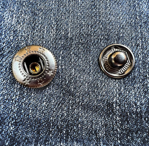 Close-up of 15Mm Metal Snap Fastener Kit With Pliers And Adapter 40Set Dope Black Button Snaps Press Studs on denim
