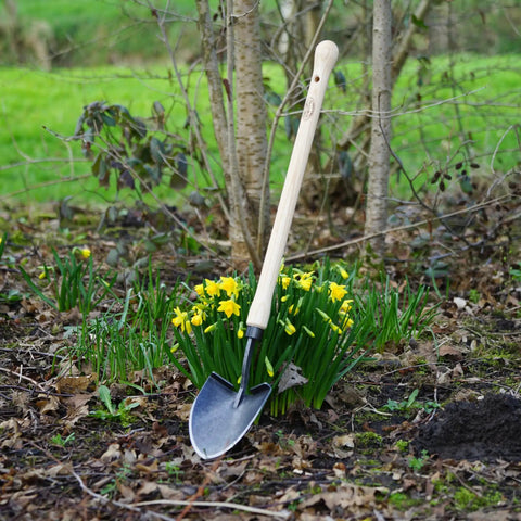 American Mini Shovel With Drop Grip Handle For Rocks And Roots Boron Steel Head Slices Dense Clay Soil Ultra Durable Garden Tool in a garden