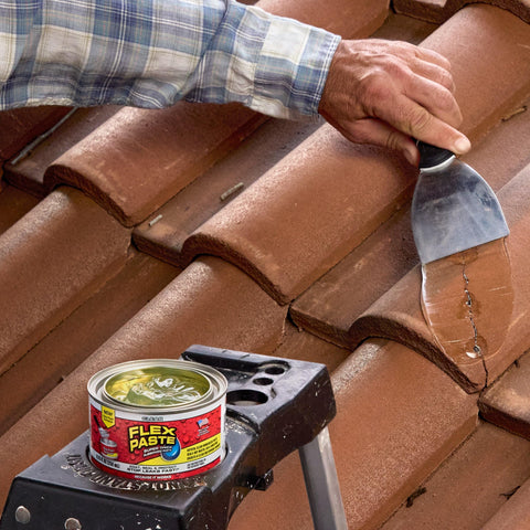 Applying Waterproof Paintable Putty And Spackle Sealant For Filling Gaps Cracks And Holes In Walls Drywall EPDM Concrete Roof