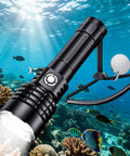 Rechargeable Underwater Dive Light 2000 Lumens IP68 Flashlight for night dives illuminating coral and fish with 5000K beam