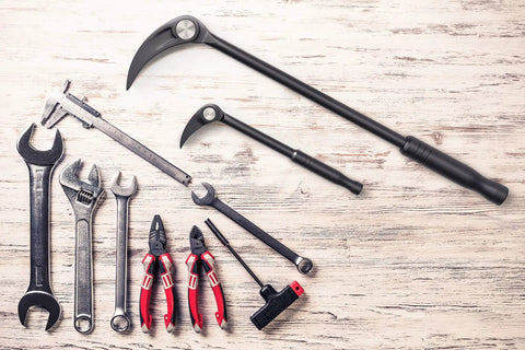 Beefy Heavy Duty 10 Inch And 20 Inch Indexing Pry Bar Set For Mechanics alongside various hand tools on a wooden surface.