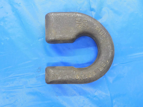 Three Quarter Inch GR100 Alloy Chain Connecting Link Master Clip Kit on blue background, showing sturdy steel design and grip for heavy lifting.