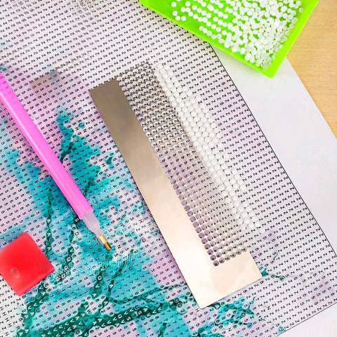 Diamond Painting Ruler With 1020 Blank Grids And Diamond Mesh Alignment Tool for 5D Diamond Art DIY Craft Accessories shown on canvas