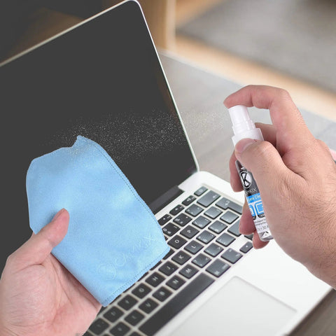 Cleaning laptop screen using Lens And Screen Cleaning Kit With Two Cleaning Sprays And Two Microfiber Cloths For DSLR Lenses And All Device Screens
