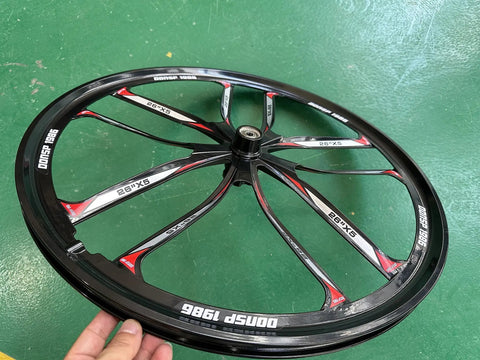 26 Inch 10 Spokes Magnesium Wheel Set Front And Rear 100x135mm For 7 8 9s Freewheel Disc Brake Black Rims For Beach Cruisers MTB Road Bikes Disc Brake Compatible, featuring a close-up of the black rim with spoke details