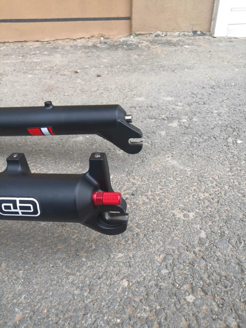 Air Suspension Front Fork For 20 Inch 4.0 Fat Tire Bikes And Ebikes 135mm Spacing One Eighth Inch Straight Tube Manual Lockout 9mm QR