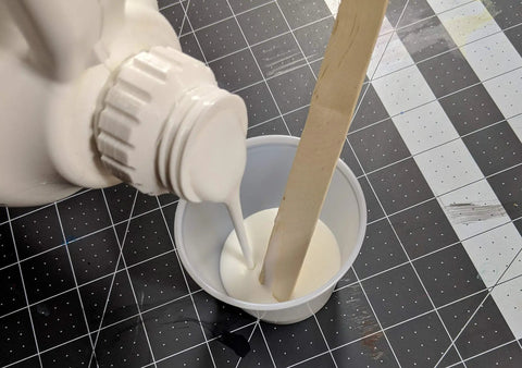 1L White ABS Filter Cap For Floetrol Jug Cap Keeps Paint Clump Free shown while pouring into a cup