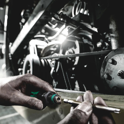 Hands using Kraftform Kompakt 60 Imperial 17 Piece Bit Set With Rapidaptor Quick Release Chuck on machinery