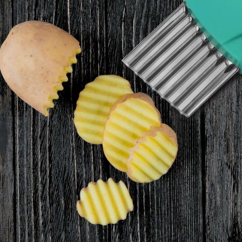KLEENE 2-piece stainless steel crinkle cutter set with teal handle; wavy blades for potatoes and vegetables, four slices shown