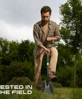 Man using Lightweight Carbon Fiber Shovel With Ergonomic Handle For Gardening, Heavy Duty Flat Spade For Digging