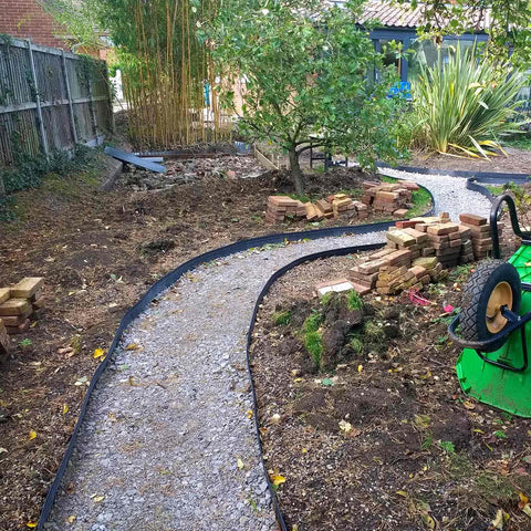 Garden pathway with Black 315 Ft Landscape Edging Border Kit With 2 Inch Tall Edging, 168 Spikes And 48 Connectors for edging
