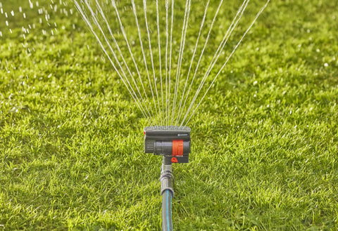ZoomMaxx Adjustable Oscillating Sprinkler On Metal Step Spike for even watering of large lawns with US hose threads