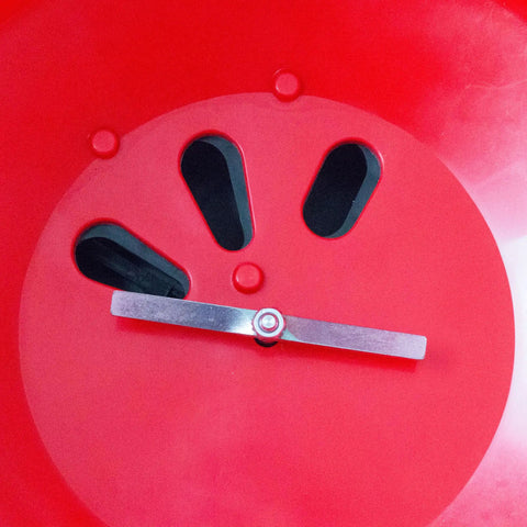 Heavy Duty 70 Pound Turf Broadcast Spreader For Contractors red weatherproof hopper vents close-up