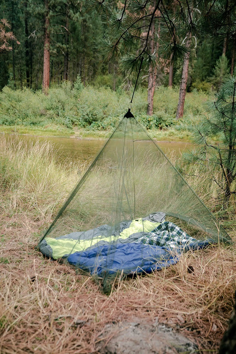 No See Um Mosquito Netting Large for Sleeping Bags and Cots, Durable Polyethylene Shelter That Blocks Tiny Mosquitoes in forest