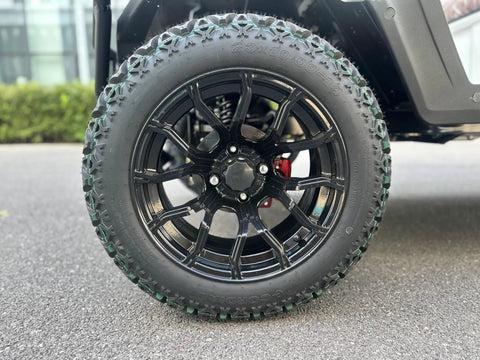 Close-up of black alloy wheel and tire of White 6 Passenger 4+2 Seater Electric Golf Cart With 48V 150Ah Lithium Battery And One Click Start.