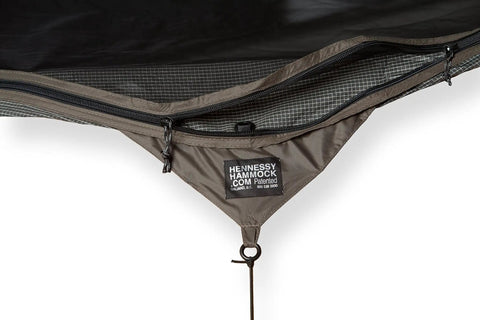 Zipper detail of Cub Zip Kids Camping Hammock Hunter Green Side Entry With Full Length Zipper And Two Sliders