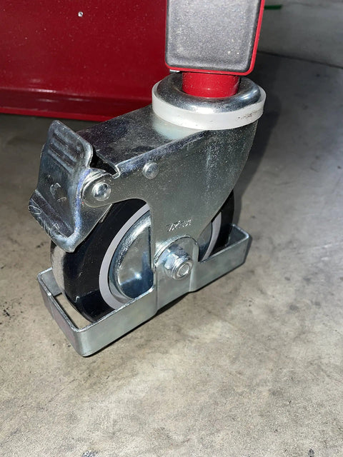 Full Size Manual Hand Winch Work Positioner Lift Truck For Warehouse steel frame with polyurethane caster detail.