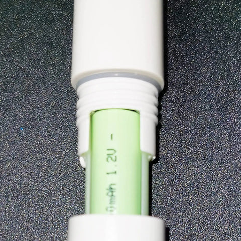 Close-up of 30 Pcs Silicone O Rings VMQ 8mm Outer Diameter And 5mm Inner Diameter 1.5mm Thick Food Safe Sealing Gaskets in use