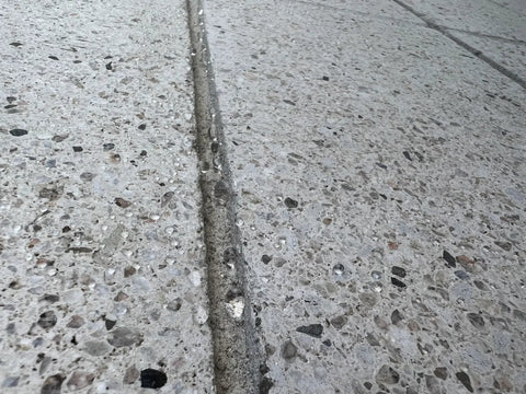Close-up of sealed crack on concrete using Penetrating Siloxane PD Weather Seal For Concrete, Masonry, Stucco And Manufactured Stone