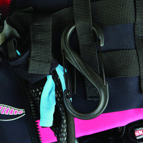 Dual Gate S Shaped Plastic Carabiner With Two Clips For Keys And Gear Glass Filled Nylon Durable Clip attached to a backpack