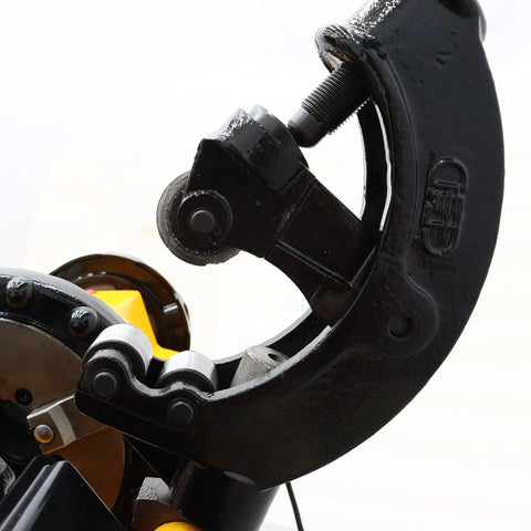 Close-up of the auto die head on the Zero Hassle Prograde 3 In 1 Electric Pipe Threader for precise threading.
