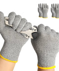 Hands wearing Ambidextrous Cut Resistant Kitchen Gloves ANSI A7 Five Times Cut Protection Food Grade Gloves For Chefs Mandoline And Meat Prep