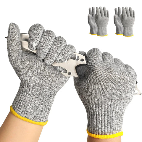 Hands wearing Ambidextrous Cut Resistant Kitchen Gloves ANSI A7 Five Times Cut Protection Food Grade Gloves For Chefs Mandoline And Meat Prep