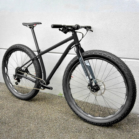 Beefy Rigid Mountain Bike Front Fork For 26 And 27.5 Inch Wheels Aluminum Alloy One And One Eighth Inch Threadless