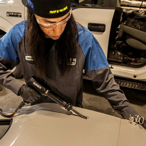Technician using Long Barrel Air Hammer For Heavy Duty Demolition And Workshop Use, 2300 Blows Per Minute, 3.75 Inch Stroke
