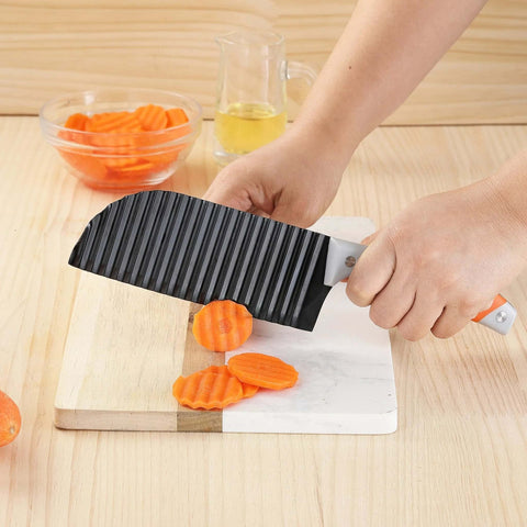 VITUER crinkle cutter for vegetables with black ridged blade and ergonomic gray/orange handle