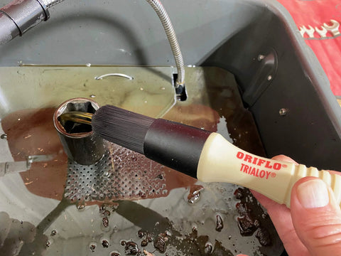 Oriflo Parts Brush with Hose; flow-through washer brush, ivory handle, black bristles, red ORIFLO logo.