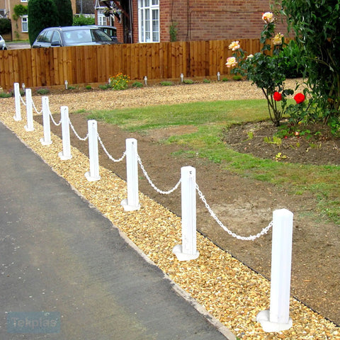 White chain fence with posts installed using Expanding Foam Post Hole Filler Kit For Fence Posts And Deck Anchors 2 Part Polyurethane Concrete Alternative Waterproof Post Repair For Fence Deck Mailbox Easy Mess Free Install 1 Pack