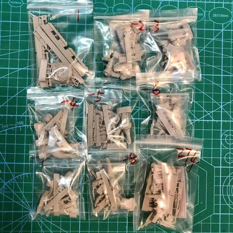 1/35 Scale US Commando Resin Figure Kit With Seven Soldiers, Two Machine Guns And Rope, Unpainted And Unassembled Parts in Bags