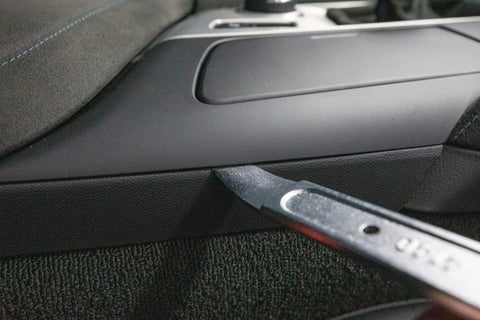 4140 steel pry bar used for car panel removal