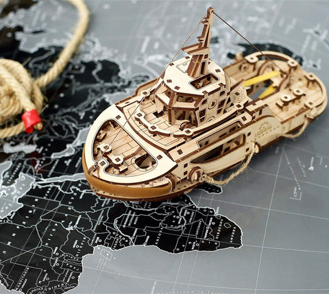 Rubber Band Powered Tugboat Model Kit 3D Wooden DIY Self Assembly Brainteaser With Mechanical Gears And Pendulum Motion For Curious Builders And Creative DIY Enthusiasts, wooden tugboat on map background