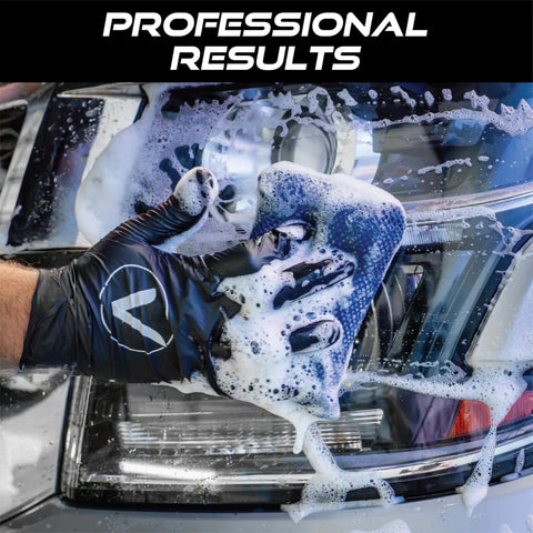 Using Mesh Bug Scrub Sponge For Cars 4x6 Inch, Tar And Bug Remover on headlight with soapy water