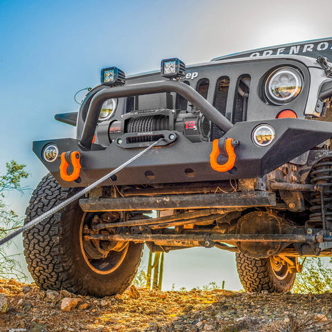 Beefed Up 13500 Lb Wireless Recovery Winch With 3/8 Inch 85 Ft Synthetic Rope For Jeep SUV Truck And Trailer IP68 Waterproof 12V Electric Winch Panther Series 3S With Two Remotes mounted on Jeep bumper