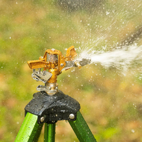 Impact Sprinkler With Tripod Base For Lawn And Garden, Pro Grade 360 Degree Coverage, Heavy Duty Brass Sprinkler Head spraying water