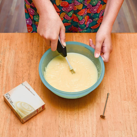 Person using Portable Mini Mixer With Four Attachments For Beating Eggs Whipping Cream Mixing Dressings And Frothing Drinks Lightweight Easy To Use Black Ideal For Meringue Smoothies And Coffee Froth At Home Or On The Go in a bowl.