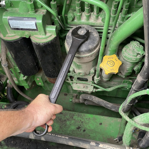 Person using Sixteen Piece SAE Wrench Set With Roll Up Pouch One Quarter Inch To One And A Quarter Inch Open End on machinery