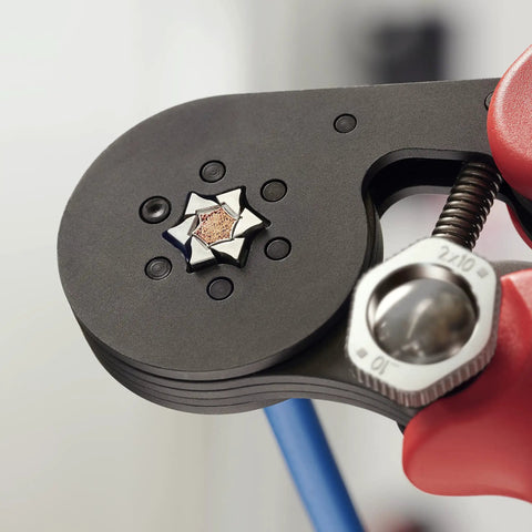 Self-Adjusting Crimping Pliers for End Sleeves and Ferrules, Hexagonal Crimp for Confined Spaces Up to 10 mm2, close-up on crimping action