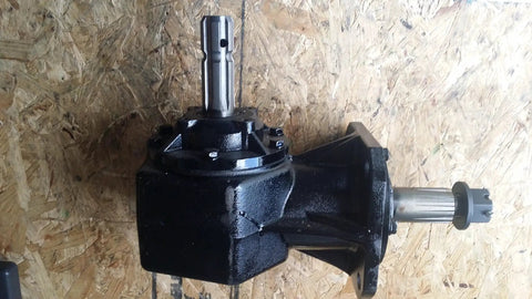Heavy Duty 40 Hp Agricultural Gearbox Rotary Cutter with six spline output close-up view of gearbox and input shaft.