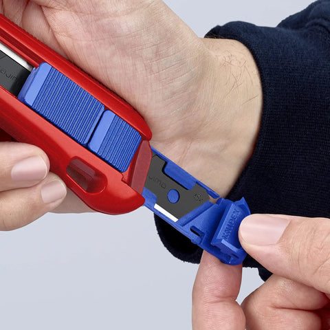 Changing blade on CutiX Universal Snap Knife With Stabilization Bar, 6-1/2 Inch Red Blue Grip, tool-free design