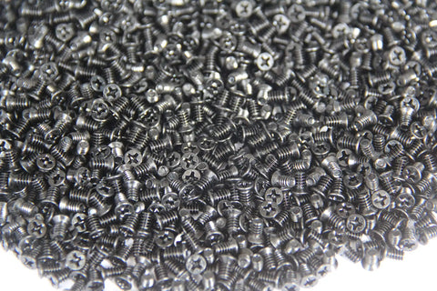 100 Pack Top Shelf 6-32 Flat Head Phillips HDD Screws For 3.5 Inch Hard Drives And PC Desktop Cases in a pile.