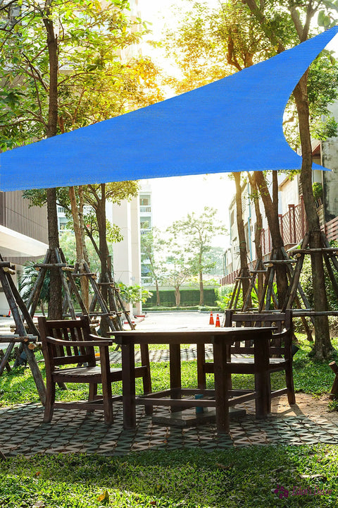 Blue Triangular Outdoor Shade Sail Heavy Duty HDPE 180GSM Air Permeable UV Block Canopy over patio table setup