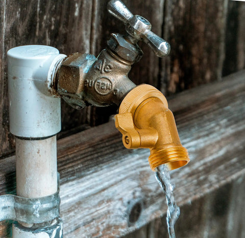 Solid Brass Garden Hose Elbow 45 Degree Bend Three Quarter Inch FHT And Three Quarter Inch MHT With On Off Shutoff Valve And Swivel Connection, Leakproof Water Hose Fittings Includes Tape And Two Extra Washers For Easy No Fuss Setup mounted on outdoor spigot