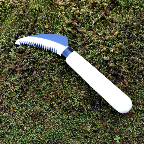 7.6 Inch Serrated Sod Cutter Hand Tool For Weeding And Harvesting, Manual Lawn Remover Knife Sickle on grass surface