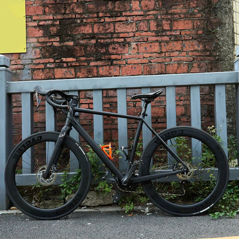 Carbon Fiber Road Wheel Set 700C With 60mm Deep Tarmac Series Aero Wheels, Featherweight Front 640g Rear 830g on black road bike